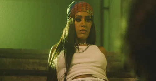 "Je peux très vite me renfermer" : Amel Bent se confie sur ses...