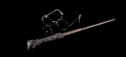 La vraie baguette Harry Potter et des sabres Star Wars bientôt...