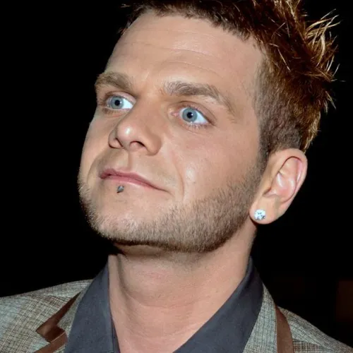 KEEN’V : POURQUOI NE VEUT IL PAS INTEGRER LA TROUPE DES ENFOIRÉS ?