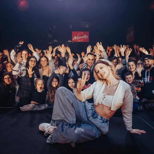 Angèle - Emission spéciale et Live Alouette - La Rochelle