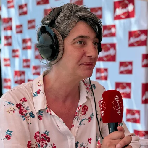 Émilie Yakich, directrice des Francofolies de La Rochelle, au micro d'Alouette