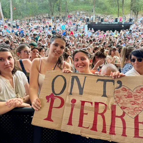 Le public du Festival de Poupet lors du concert de Pierre Garnier le 1er juillet 2025