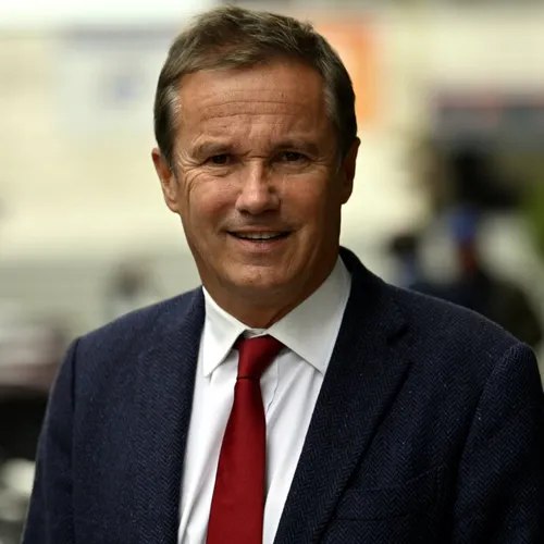 Nicolas Dupont-Aignan dans Pluriel : Iran-Israël, Palestine, ZFE,...