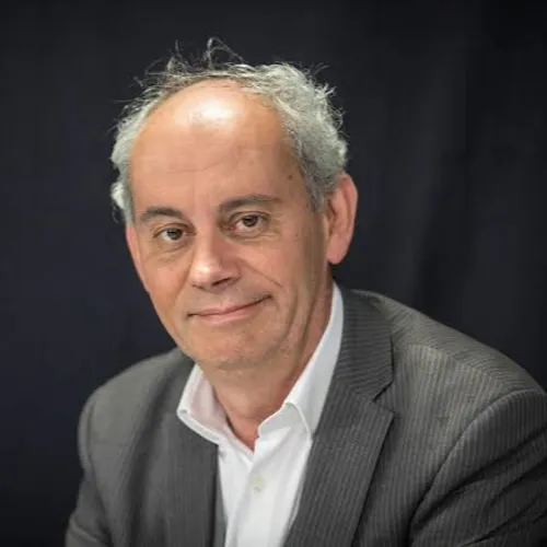 L’après Bayrou : Macron entre pari centriste, Lecornu pressenti et...