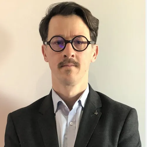 Surveillante tuée par un élève en France, entretien avec le...