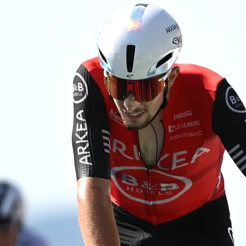 Tour : Van der Poel abandonne, victoire française, tensions à...