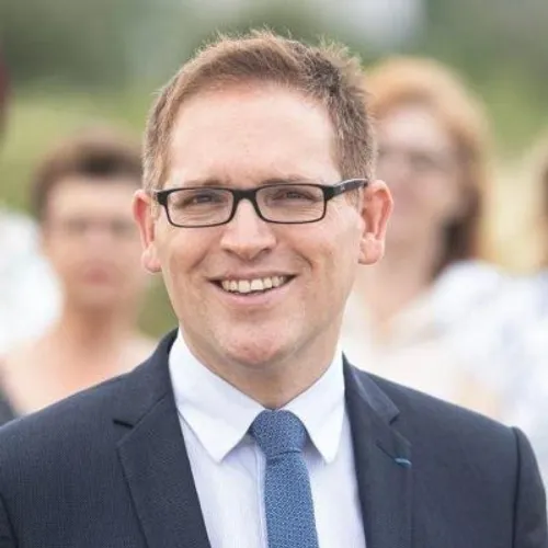 Eddie Aït, maire de Carrières-sous-Poissy