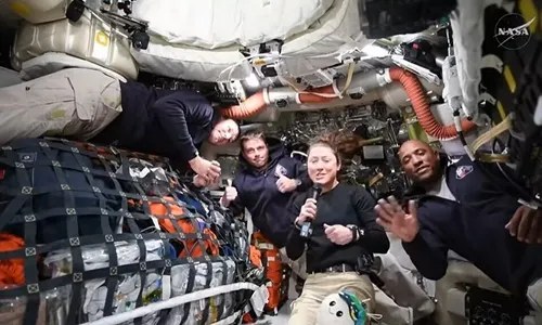 Artémis 2 : Les premières images de la mission qui survole la Lune