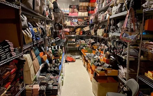 Dior, Louis Vuitton, Nike : un showroom de contrefaçons découvert