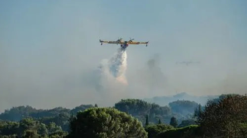 Incendies : 2 000 pompiers mobilisés dans le sud de la France