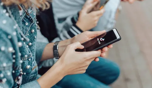 Une étude révèle que 25 % des contenus d’information sur TikTok...