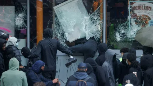 Mobilisation du 17 octobre : pillages et selfies à Paris
