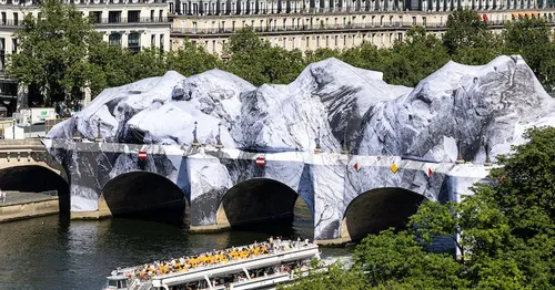 Caverne de JR : l'ouverture reportée sur le Pont Neuf