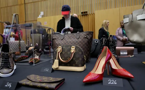 Vente aux enchères à Marseille : 1,5 million d'euros pour des...