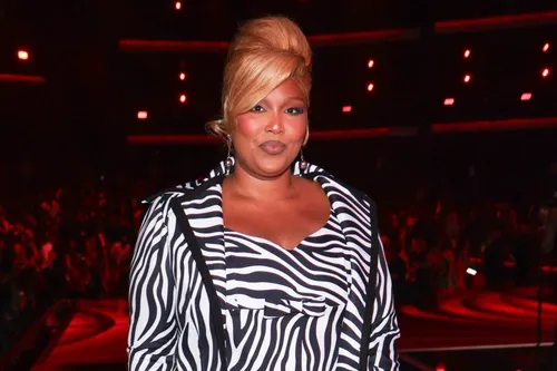 Lizzo recrée le look emblématique « Jolene » de Dolly Parton pour...