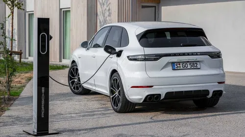 Voitures hybrides rechargeables : plus polluantes que prévu