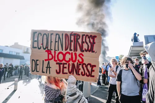 Blocages des lycées : le gouvernement réagit avec fermeté face aux...