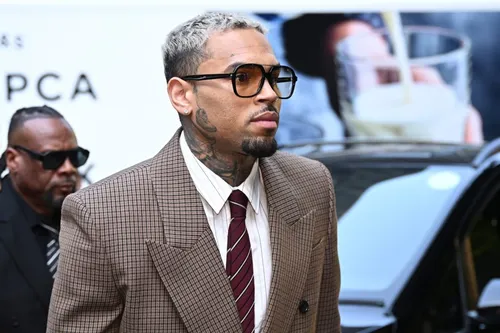 Chris Brown demande à exclure l'agression de Rihanna lors du procès...