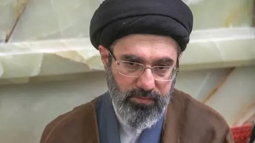 Le nouveau guide suprême iranien : "blessé et probablement...