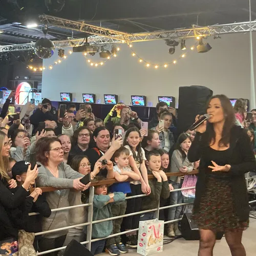 ELSA ESNOULT SUR RADIO VFM