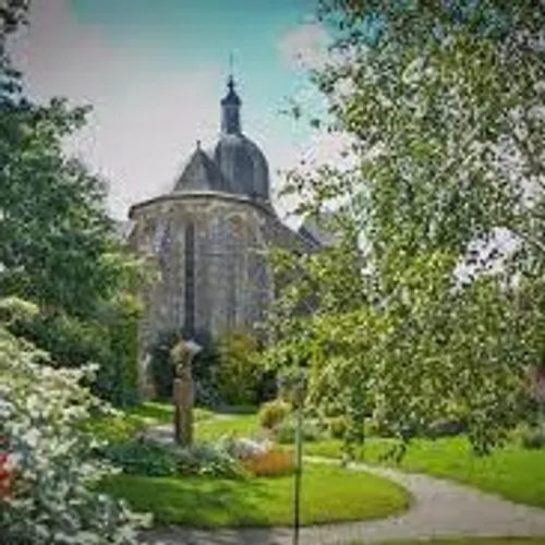 Suivez Le Guide 2022-Le patrimoine médiéval de Saint-Sever Calvados...