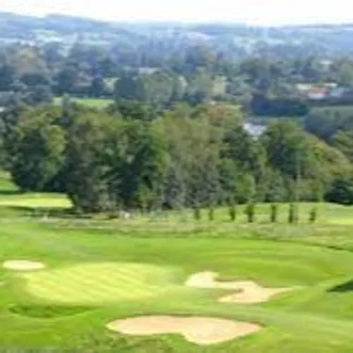 Suivez Le Guide 2022-Le golf du pays de Vire avec Claudine Carin