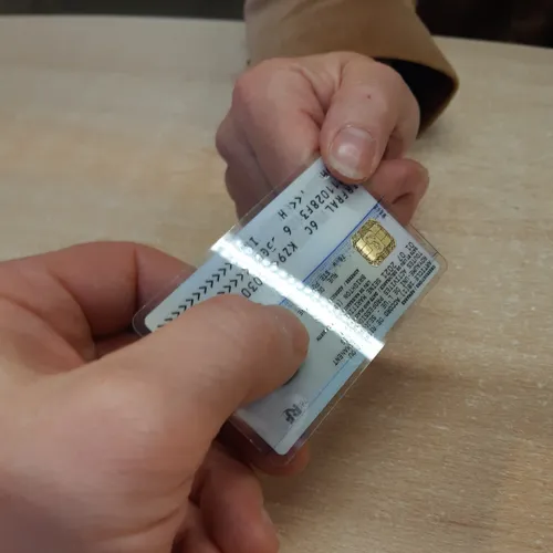 Cartes de séjour : la fragilité d’une existence pourtant bien...