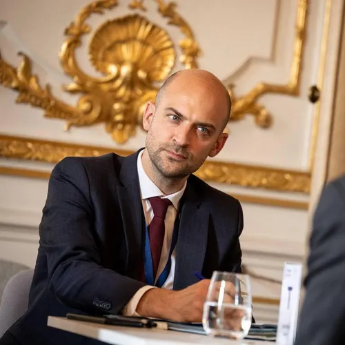 Paris et Alger veulent tourner la page des tensions ?