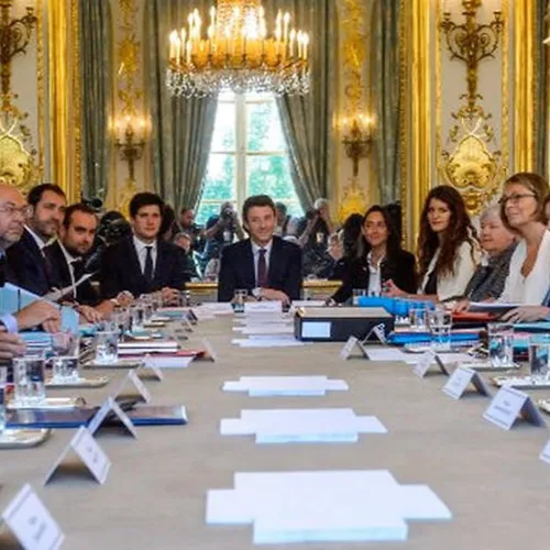 [POLITIQUE]: Rentrée des classes pour le gouvernement.