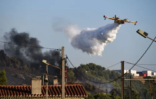 Vitrolles : un violent incendie mobilise les pompiers chez MB...
