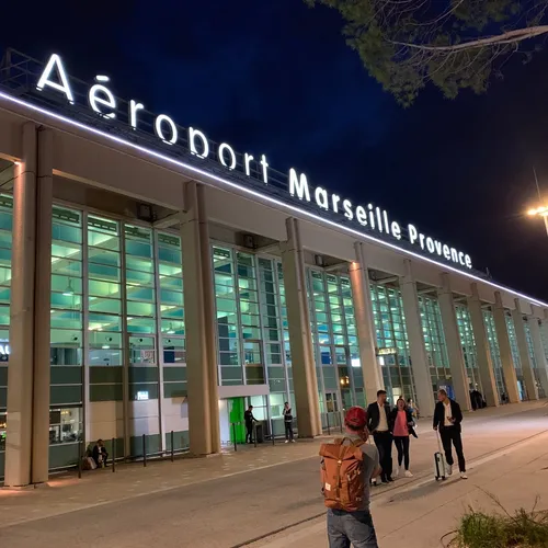 [ SOCIÉTÉ ]: C’est la grève.