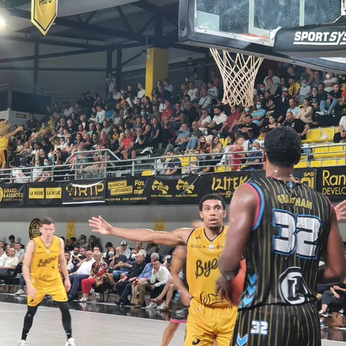 [ SPORT ] LE FOS PROVENCE BASKET RATE SON 1ER TRAIN