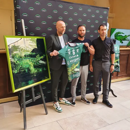 [SPORT] Présentation du nouveau maillot de l'USAM Nîmes Gard