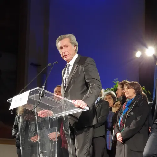 [ VOEUX 2023 ] A Arles Patrick De Carolis garde le cap vers une...