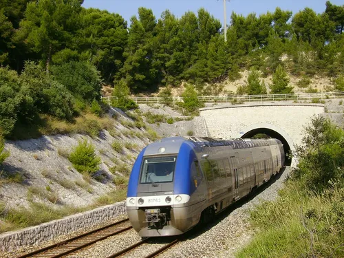 [ Transport ] 6 TER par heure sur la ligne Marseille-Miramas : un...