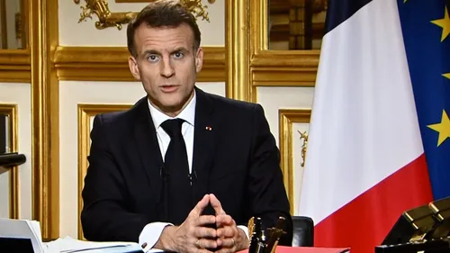 Violences du 17 octobre : Emmanuel Macron promet la fermeté, mais...