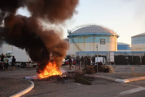 Blocage du dépôt pétrolier de Fos-sur-Mer : les pêcheurs...