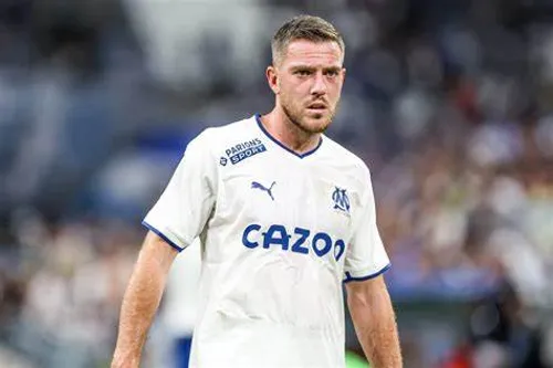 [ SPORT ] Marseille et Lyon concluent un accord pour le transfert...