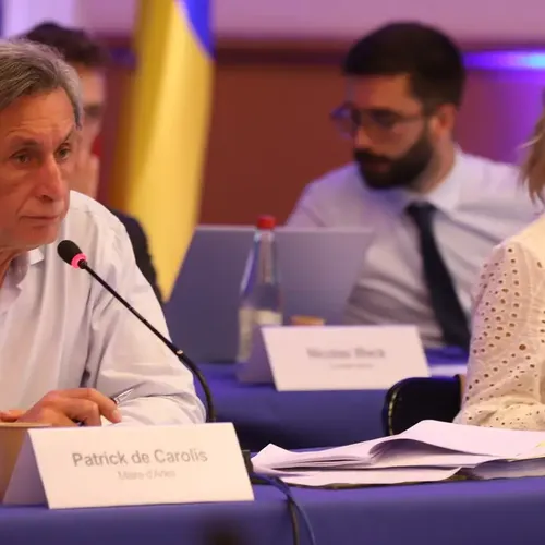 [ FINANCES/POLITIQUE ] Arles: Baisse des subventions aux assos :...