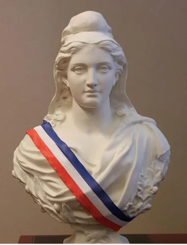 [ Société ] Obligation du buste de Marianne dans les mairies : un...