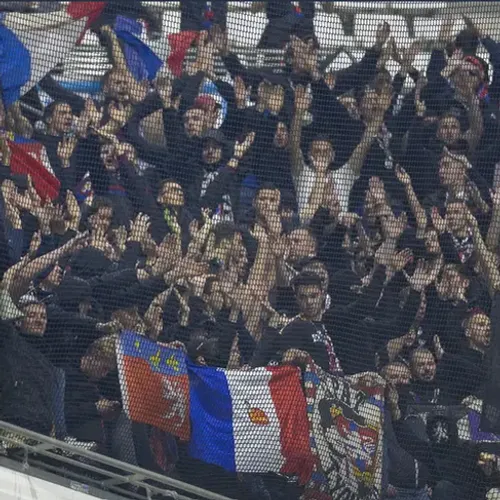 [ JUSTICE - FOOTBALL ] Bâche SS au stade Vélodrome : deux "ultras"...