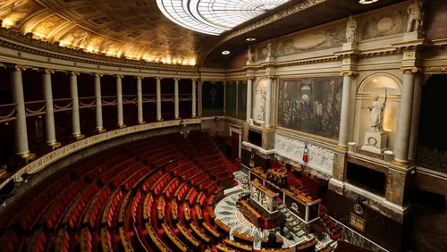 [ POLITIQUE ] Pass sanitaire, vaccination obligatoire des...