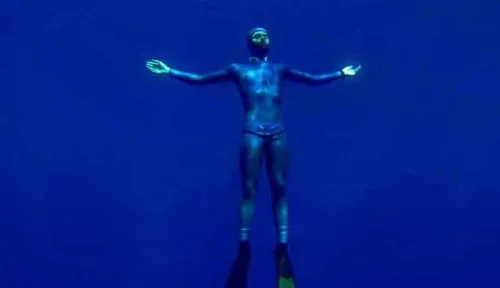 [ SPORT ] Plongée en apnée: L'apnéiste marseillais Arnaud Jerald a...