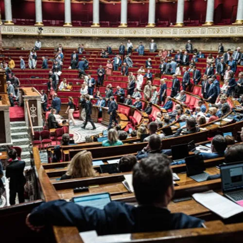 [ SOCIETE/ECONOMIE ] Le projet de loi d’urgence pour le pouvoir...