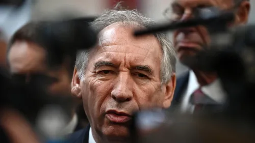 [ SOCIETE - FRANCE ] Retraite à 62 ans : François Bayrou maintient...