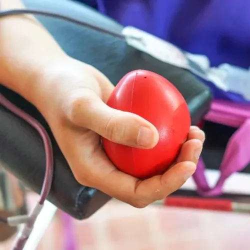 [ SOCIÉTÉ / SANTÉ ]: Le niveau des réserves de sang est extrêmement...