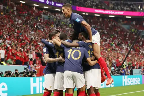 [ SPORT ] Football/QatarWorldCup: Les bleus poursuivent le rêve en...