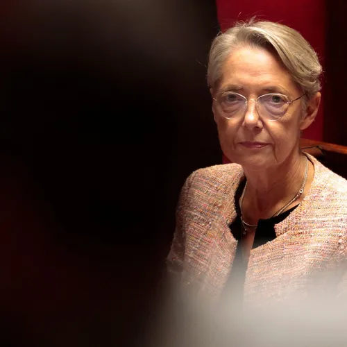 [ POLITIQUE ] Elisabeth Borne va présenter son projet de loi porté...