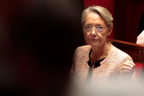 [ POLITIQUE ] Elisabeth Borne va présenter son projet de loi porté...