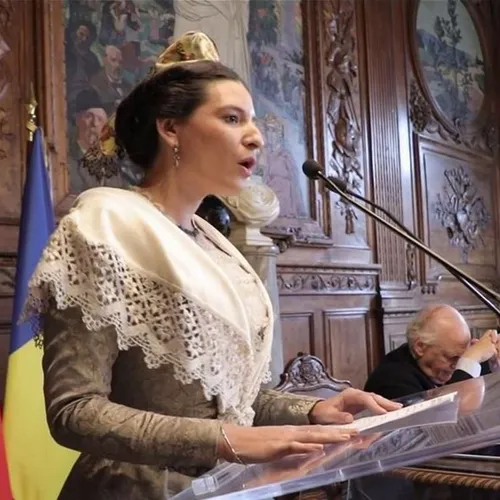 [ CULTURE/TRADITIONS ] Arles: La Reine d'Arles prend position face...